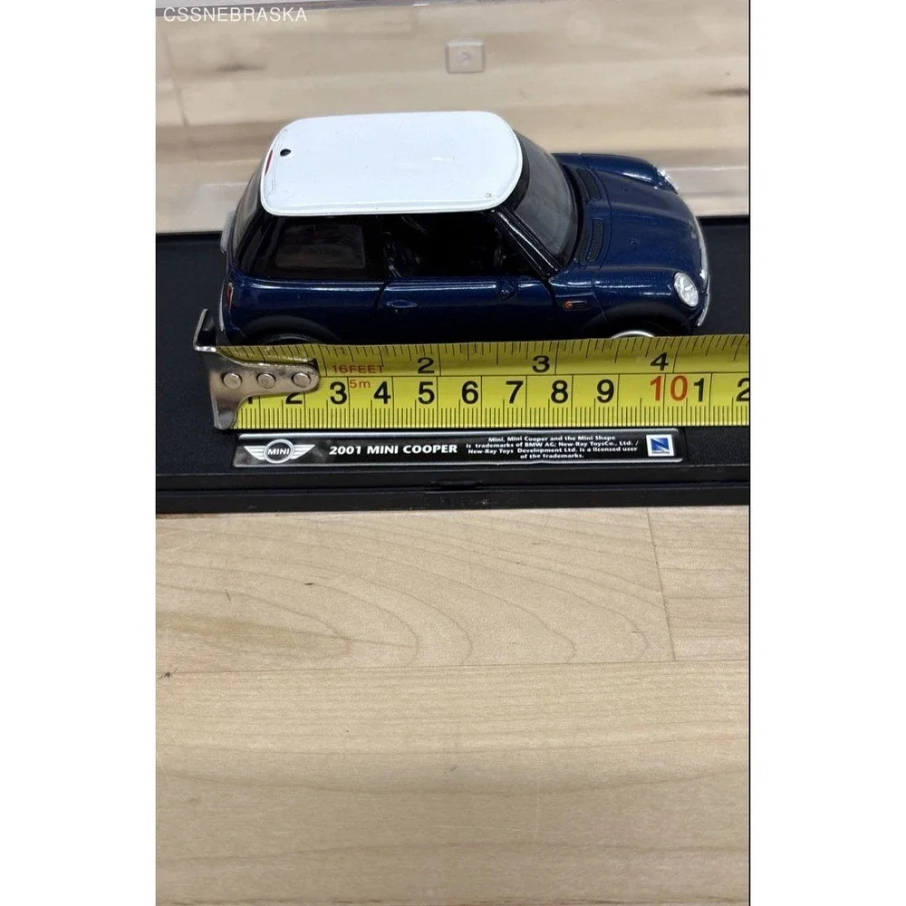 Bburago Blue/White die-cast model with plastic 2001 Mini‎ Cooper